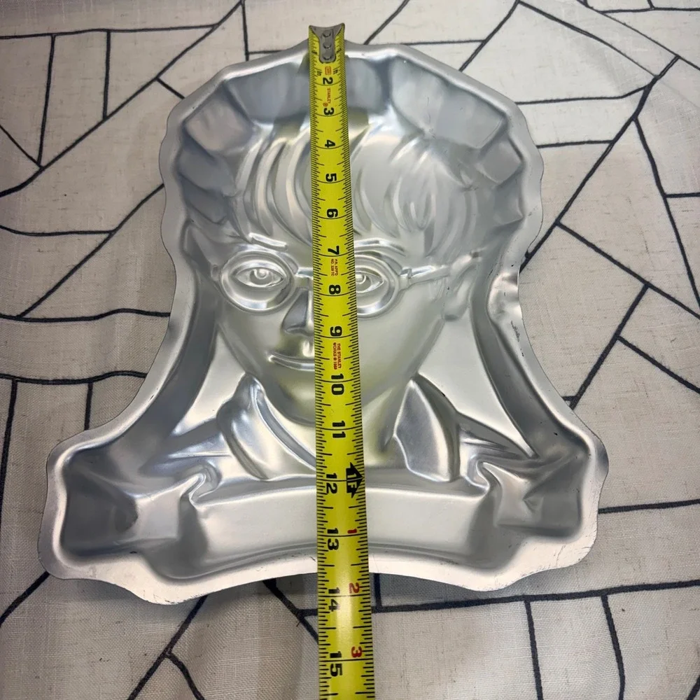 Wilton Harry‎ Potter Cake Pan 14